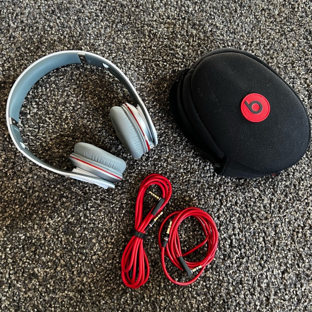 Beats By Dr. Dre Solo HD On-Ear Earphones Headphones Headband - White